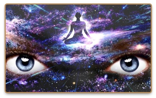 Meditáló alak a harmadik szem helyén a két látható szem között